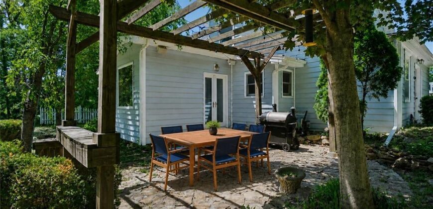 424 Walnut Street, Weston, MO 64098