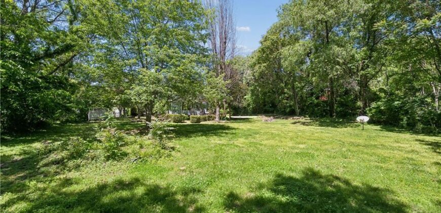 424 Walnut Street, Weston, MO 64098
