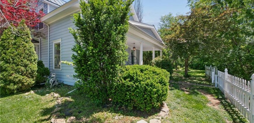 424 Walnut Street, Weston, MO 64098
