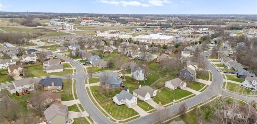 1104 Regency Drive, Kearney, MO 64060