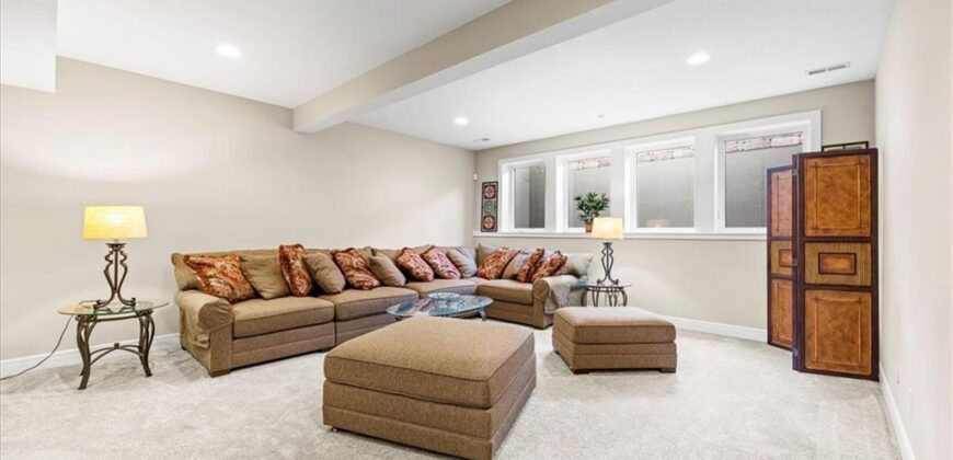 10008 N Revere Court, Kansas City, MO 64154