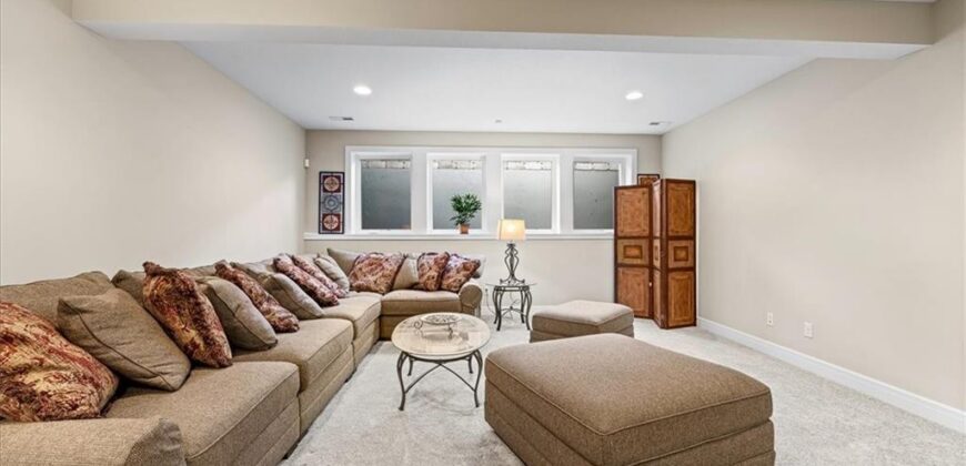 10008 N Revere Court, Kansas City, MO 64154