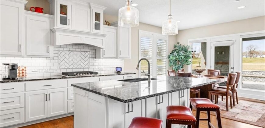 10008 N Revere Court, Kansas City, MO 64154