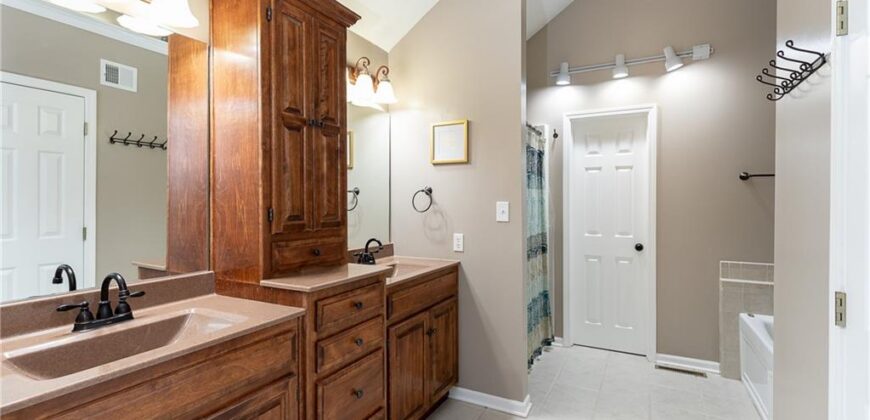 7203 NW Eastside Drive, Weatherby Lake, MO 64152
