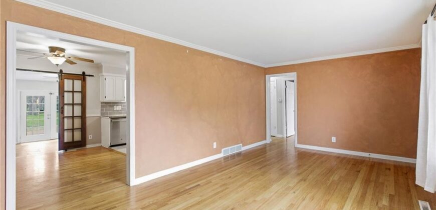 4937 NE Chouteau Drive, Kansas City, MO 64119