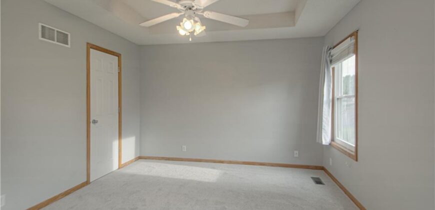 208 Hampton Drive, Smithville, MO 64089