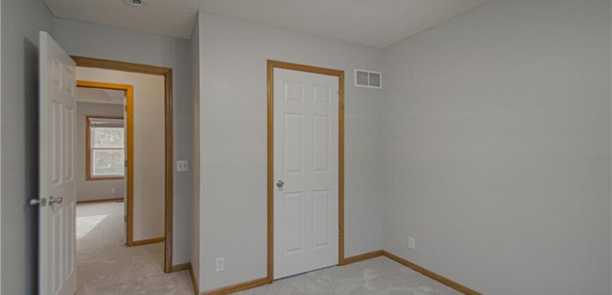 208 Hampton Drive, Smithville, MO 64089