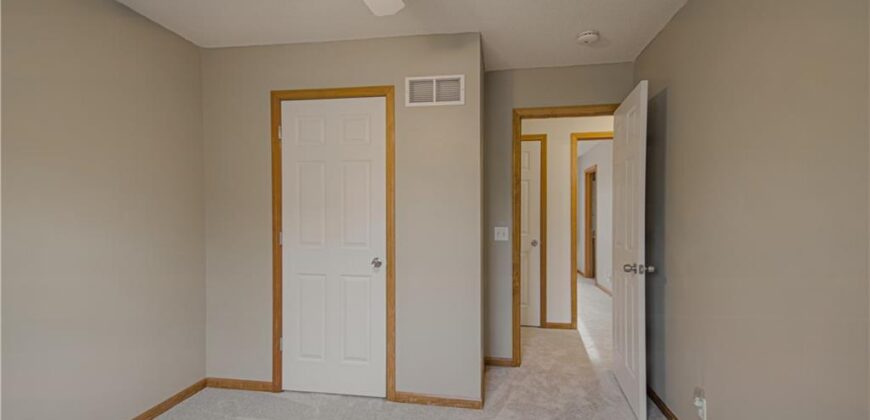 208 Hampton Drive, Smithville, MO 64089