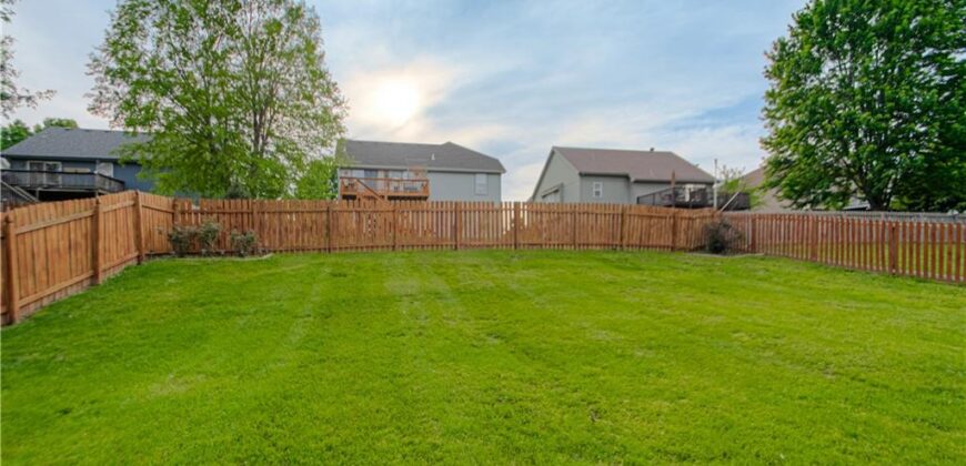208 Hampton Drive, Smithville, MO 64089