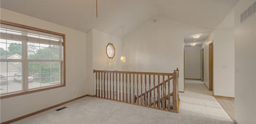 208 Hampton Drive, Smithville, MO 64089