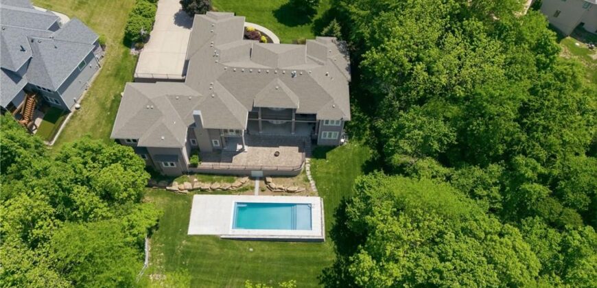 6930 NW WHITE PINE Circle, Parkville, MO 64152