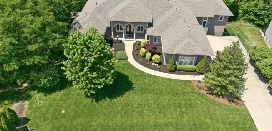 6930 NW WHITE PINE Circle, Parkville, MO 64152