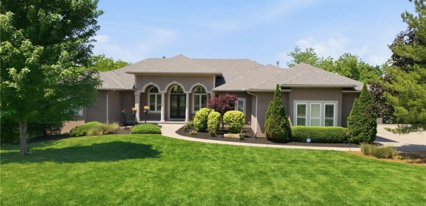 6930 NW WHITE PINE Circle, Parkville, MO 64152