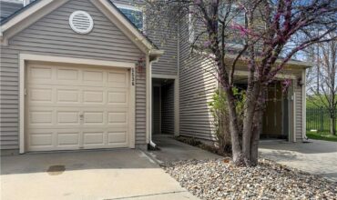 5536 N Fairmount Avenue, Kansas City, MO 64118