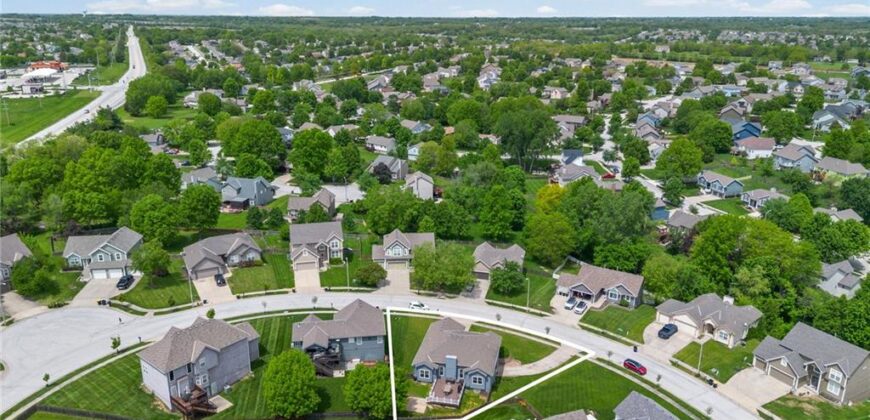 10727 N Tennessee Avenue, Kansas City, MO 64157