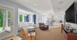 6730 Meyers Circle, Parkville, MO 64152