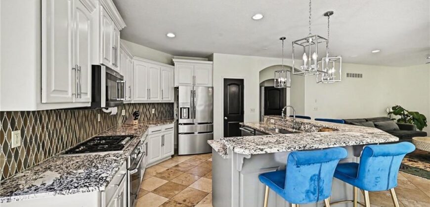 6730 Meyers Circle, Parkville, MO 64152