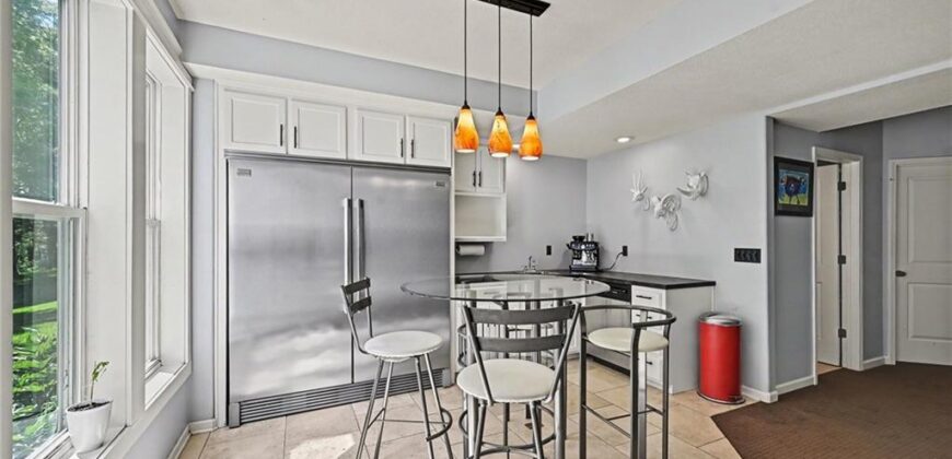 6730 Meyers Circle, Parkville, MO 64152