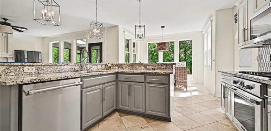 6730 Meyers Circle, Parkville, MO 64152