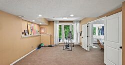 6730 Meyers Circle, Parkville, MO 64152