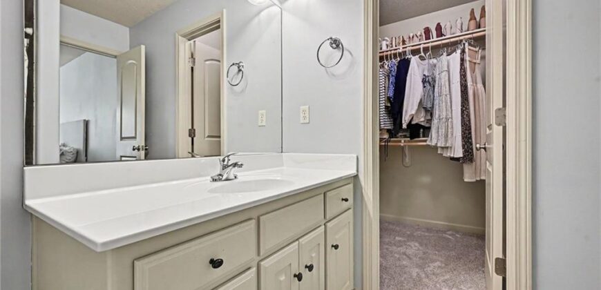 6730 Meyers Circle, Parkville, MO 64152