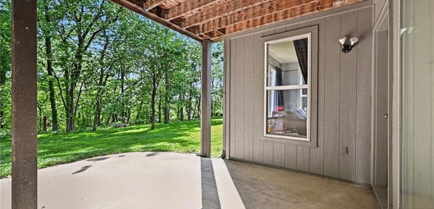 6730 Meyers Circle, Parkville, MO 64152