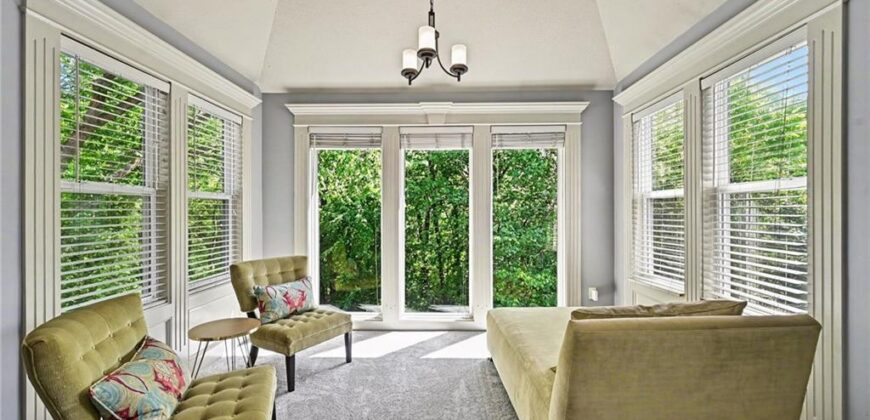6730 Meyers Circle, Parkville, MO 64152