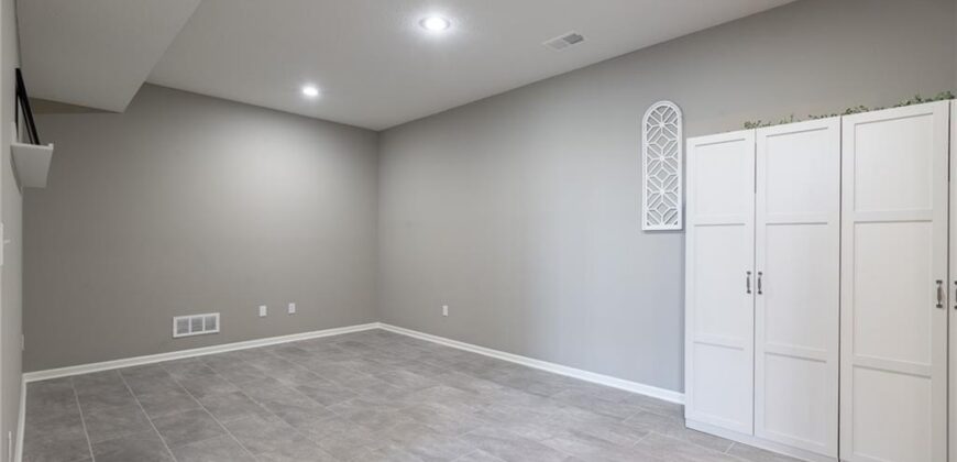 7309 NW Locust Drive, Kansas City, MO 64152