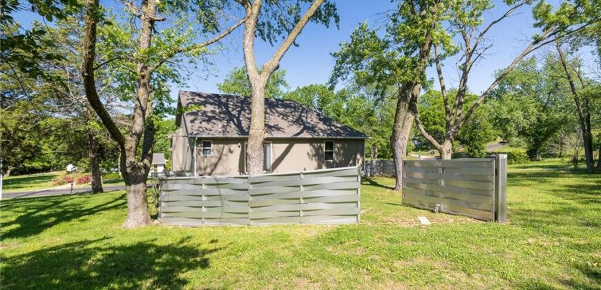 7309 NW Locust Drive, Kansas City, MO 64152