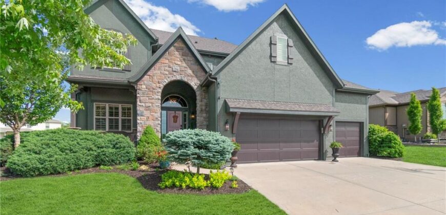 6484 N Whitetail Way, Parkville, MO 64152