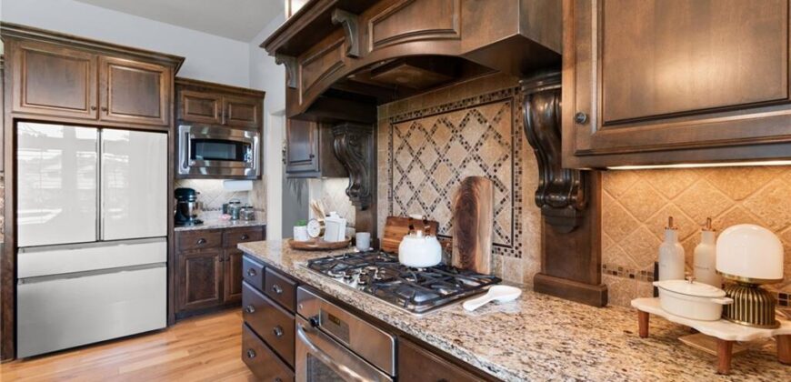 6484 N Whitetail Way, Parkville, MO 64152