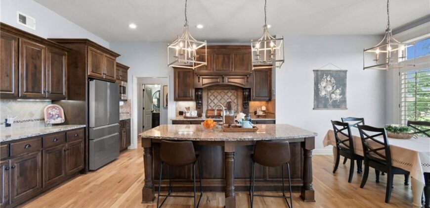 6484 N Whitetail Way, Parkville, MO 64152