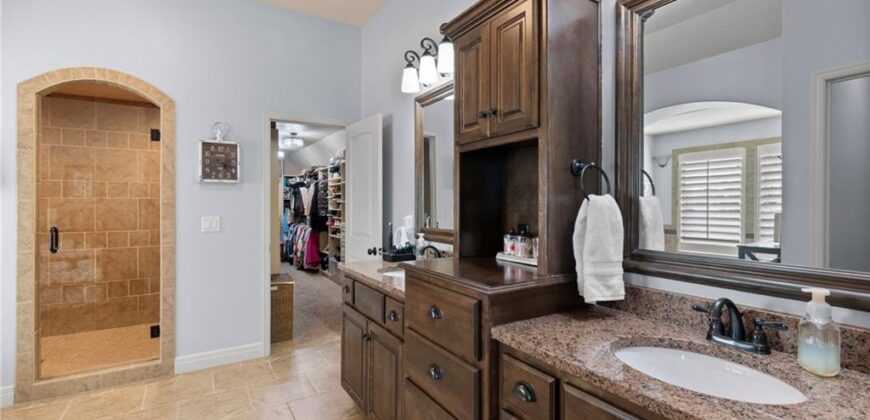 6484 N Whitetail Way, Parkville, MO 64152