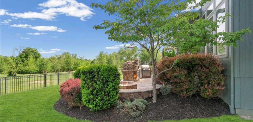 6484 N Whitetail Way, Parkville, MO 64152