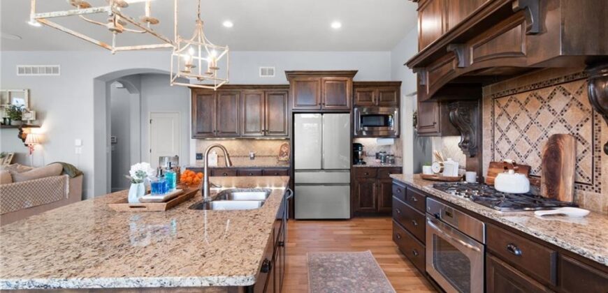 6484 N Whitetail Way, Parkville, MO 64152