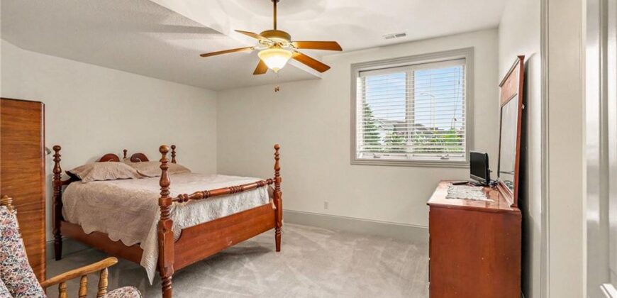 10515 N Michigan Avenue, Kansas City, MO 64155