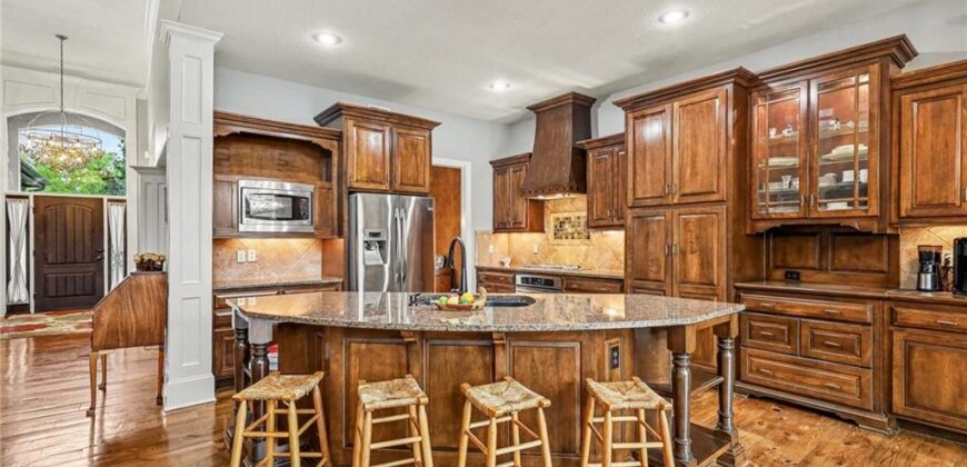10515 N Michigan Avenue, Kansas City, MO 64155