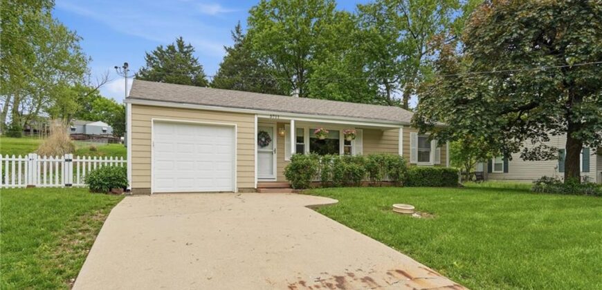 5711 N Amoret Avenue, Kansas City, MO 64151