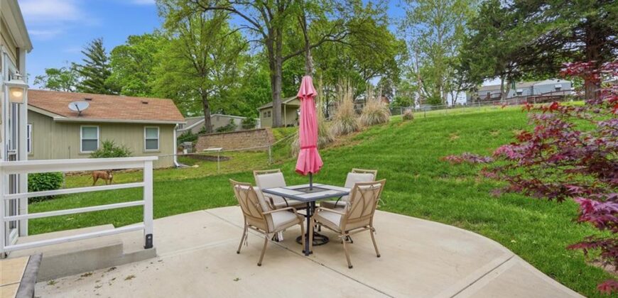 5711 N Amoret Avenue, Kansas City, MO 64151