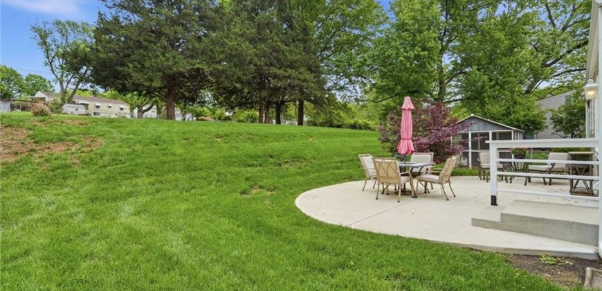 5711 N Amoret Avenue, Kansas City, MO 64151