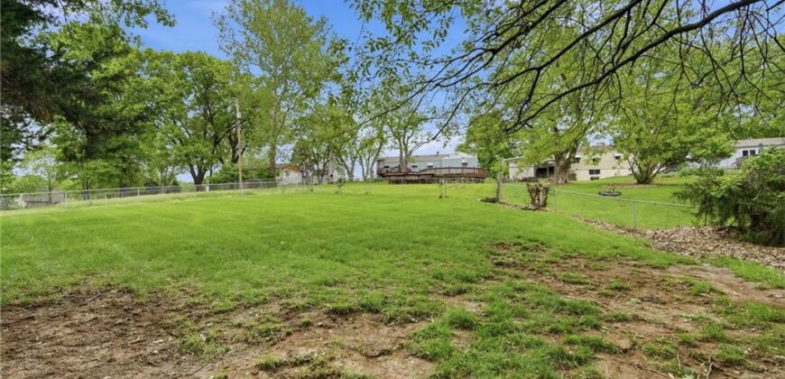 5711 N Amoret Avenue, Kansas City, MO 64151