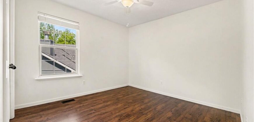 1127 Cardinal Drive, Liberty, MO 64068