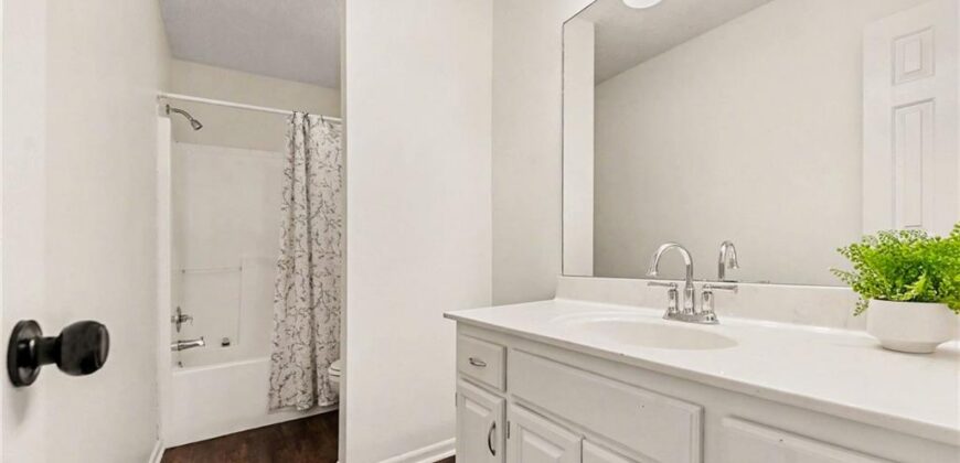 1127 Cardinal Drive, Liberty, MO 64068