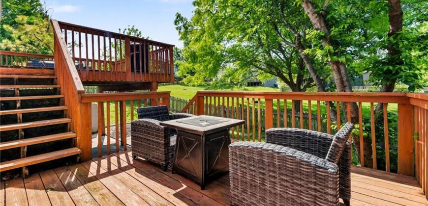 1127 Cardinal Drive, Liberty, MO 64068