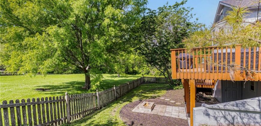 1127 Cardinal Drive, Liberty, MO 64068