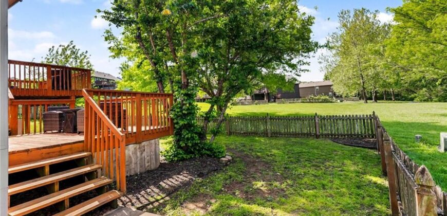 1127 Cardinal Drive, Liberty, MO 64068