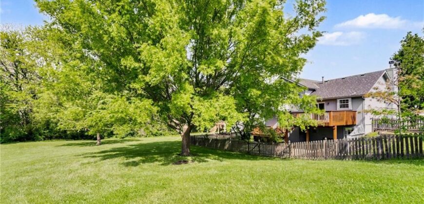 1127 Cardinal Drive, Liberty, MO 64068