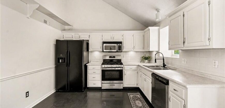 1127 Cardinal Drive, Liberty, MO 64068