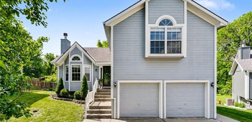 1127 Cardinal Drive, Liberty, MO 64068