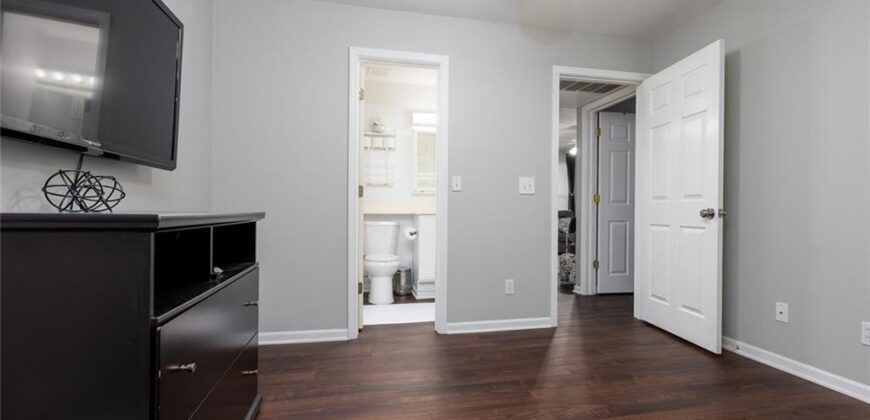 6834 N Olive Street, Gladstone, MO 64118